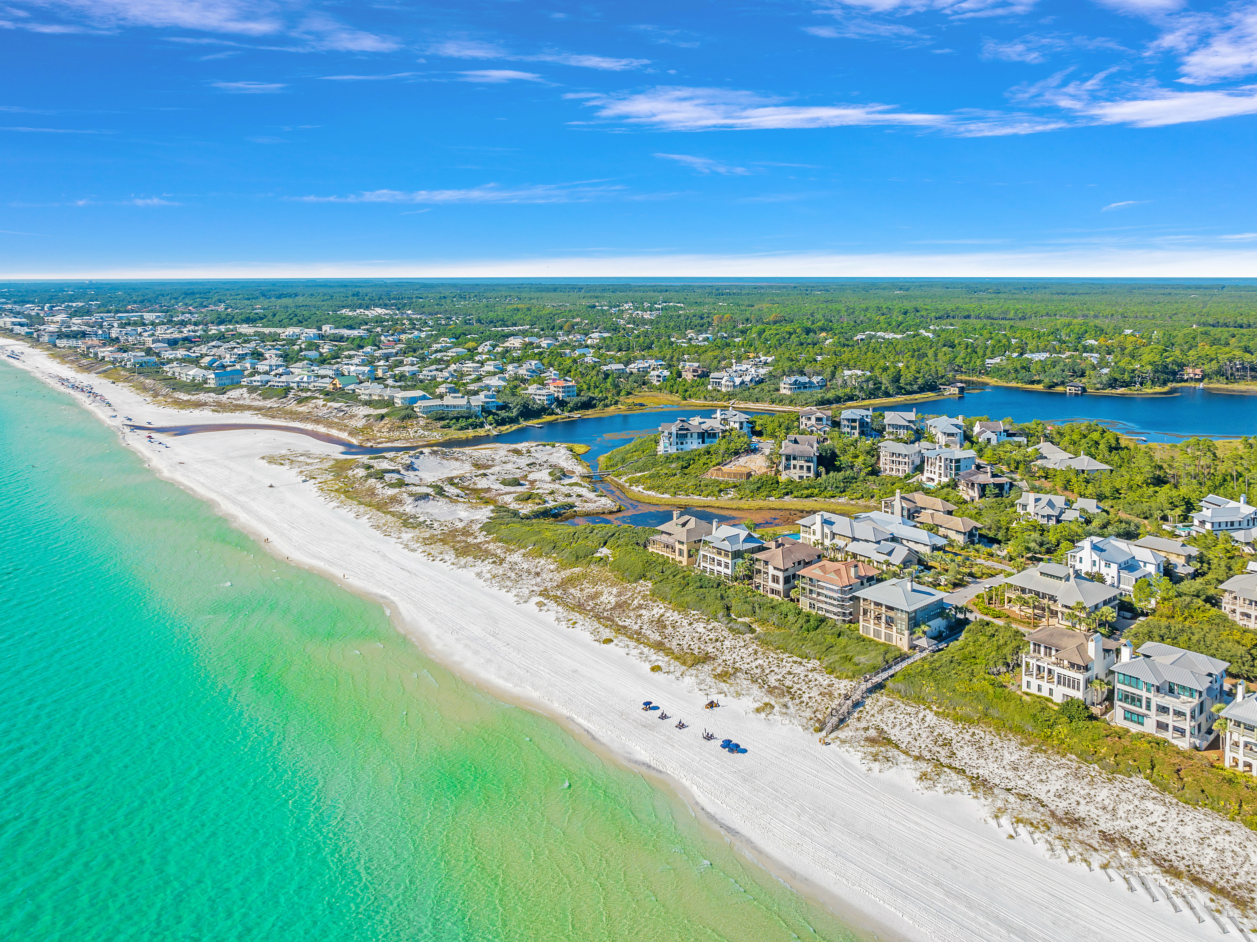 A view of gulf front homes along the beach shore on a sunny day in The Retreat 